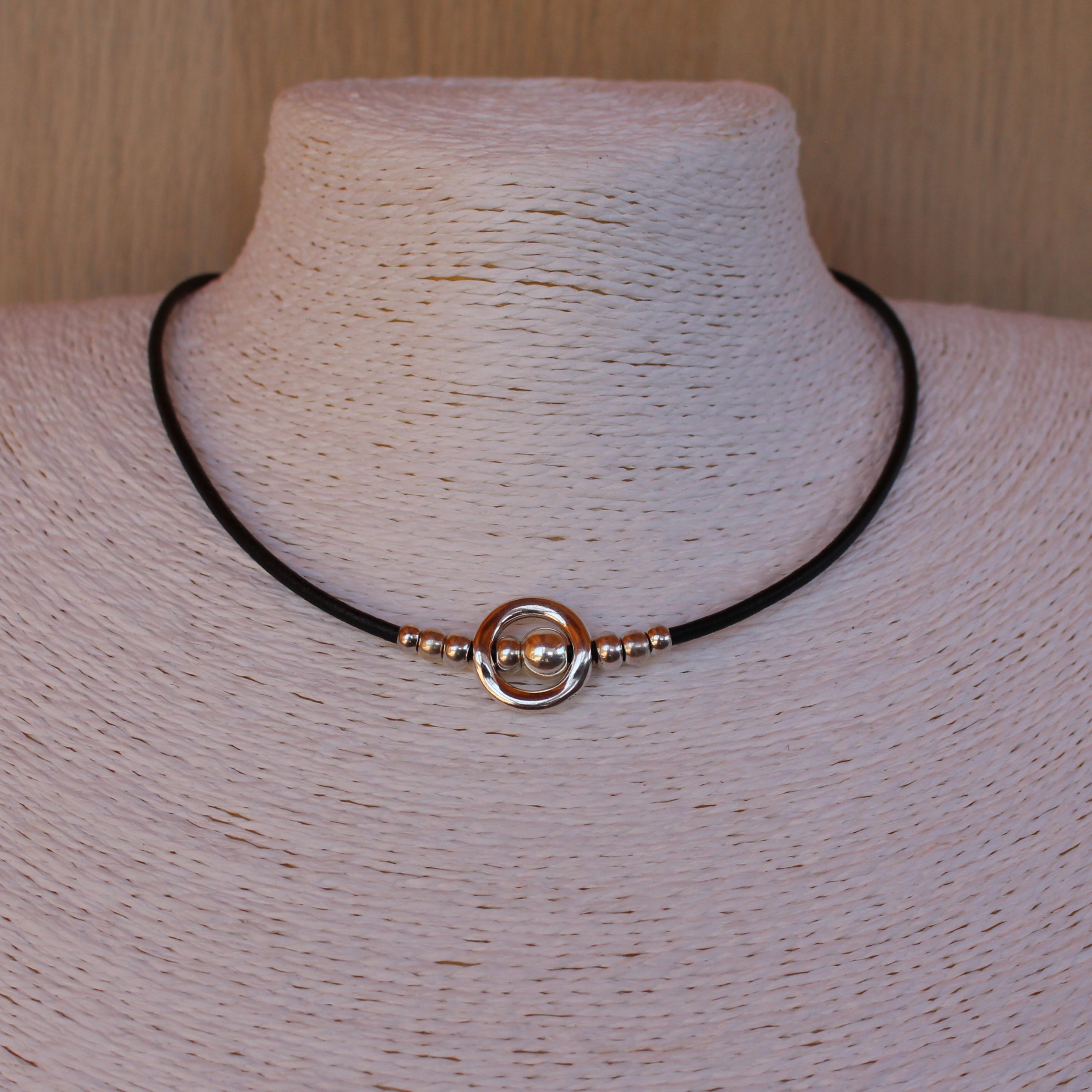 Colgante Saturno (negro)